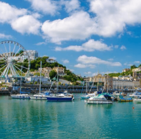 adultos mayores aprendiendo inglés en Torquay